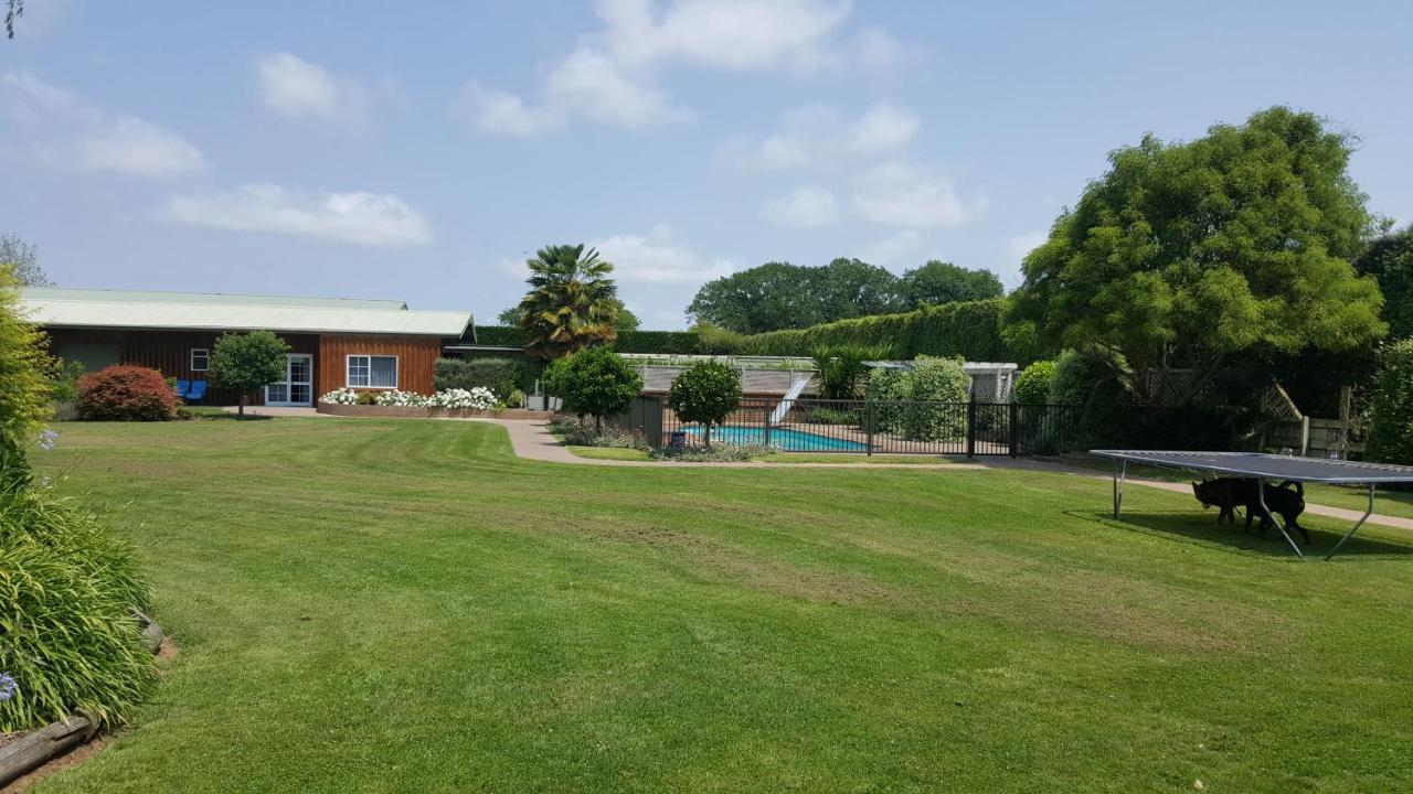 Hotel Rustling Oaks Nz Boho Pool House Cambridge Esterno foto